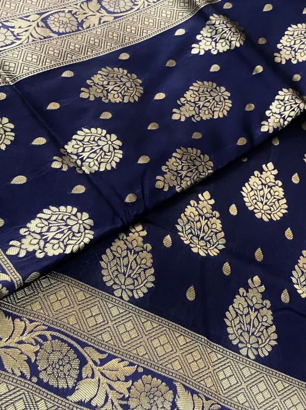 Dark_Blue_Woven_Kanjivaram_Silk_Saree_with_Saree_Cover